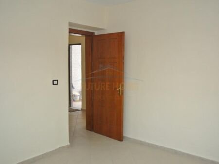 Tirane, jepet me qera apartament 1+1 Kati 2, 60 m² 500 Euro (Rruga e Durresit)