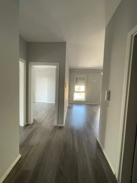 Tirane, jepet me qera zyre Kati 5, 70 m² 600 Euro (Qender)