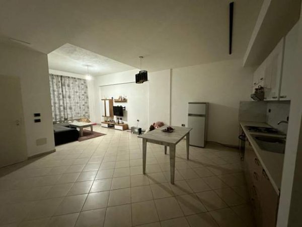 Tirane, shes apartament 1+1 Kati 1, 71 m² 75.000 Euro (fresk)