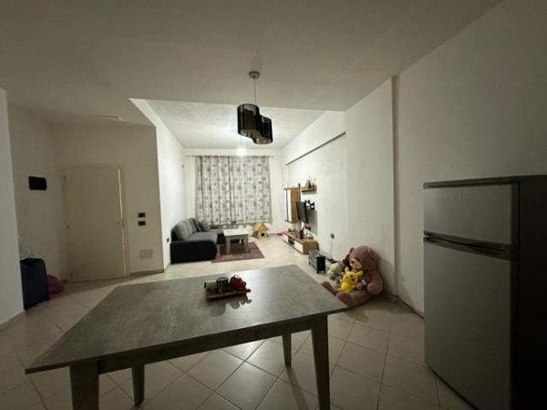 Tirane, shes apartament 1+1 Kati 1, 71 m² 75.000 Euro (fresk)