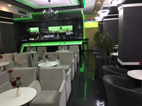 Tirane, jepet me qera lokal Kati 0, 111 m²  (Don Bosko)