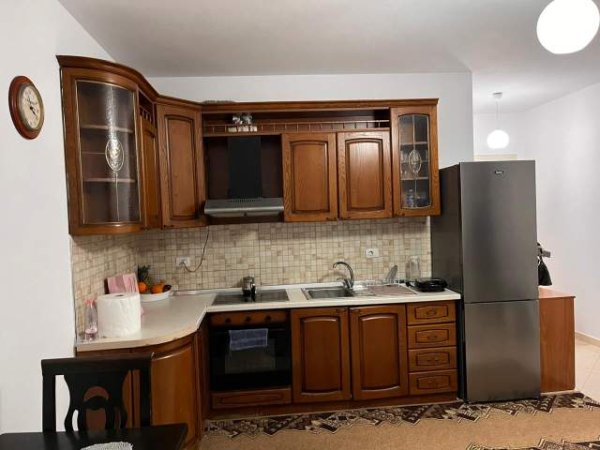 Tirane, jepet me qera apartament 1+1+BLK Kati 3, 76 m² 400 Euro (Rruga Teodor Keko)