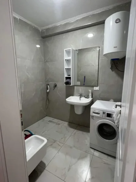 Tirane, jepet me qera apartament 1+1+BLK Kati 3, 88 m² 400 Euro (Sokrat Mmiho)