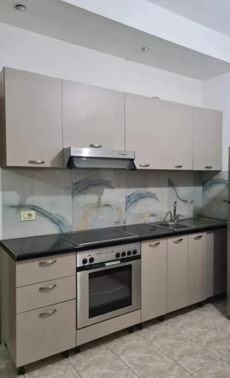 Tirane, jepet me qera Vile 1+1 Kati 2, 60 m² 30.000 Leke (Pran Euro Hotel,Don Bosko)