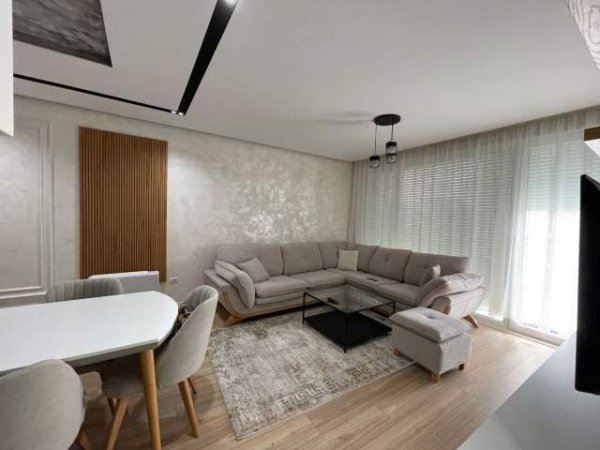 Tirane, jepet me qera apartament 2+1+BLK Kati 3, 105 m² 700  (Rruga Don Bosko)