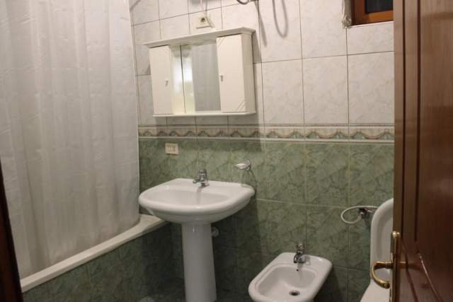 Tirane, jepet me qera apartament 2+1+A+BLK Kati 2, 130 m² 600 Euro (SHKOLLA E BALETIT)