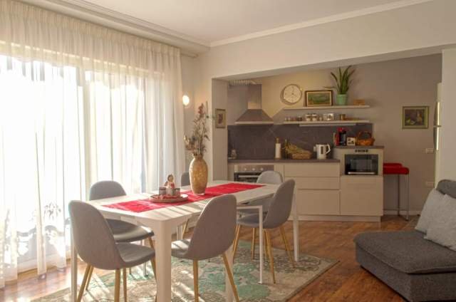 Tirane, jepet me qera apartament 3+1+A+BLK Kati 3, 800 Euro (Rruga Barrikadave)