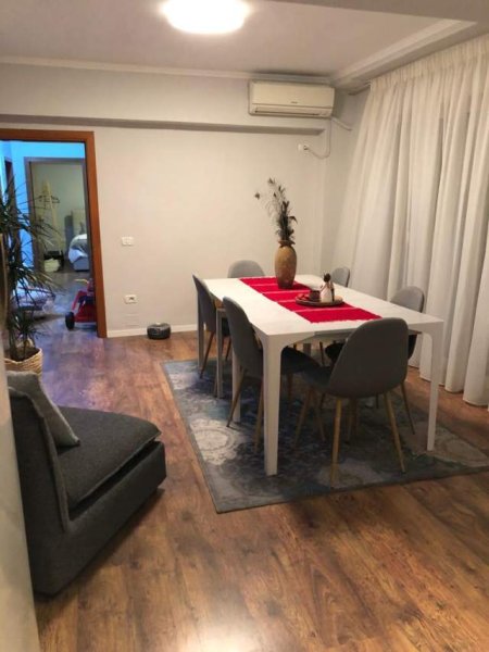 Tirane, jepet me qera apartament 3+1+A+BLK Kati 3, 800 Euro (Rruga Barrikadave)