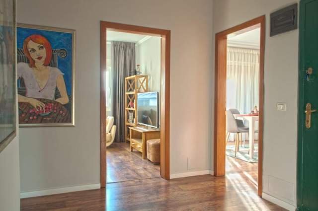 Tirane, jepet me qera apartament 3+1+A+BLK Kati 3, 800 Euro (Rruga Barrikadave)