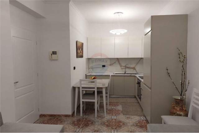 Tirane, jepet me qera apartament 2+1 Kati 4, 83 m² 550 Euro (21 Dhjetori)