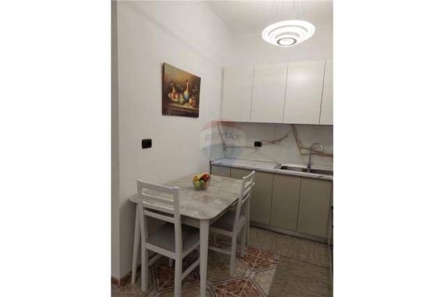 Tirane, jepet me qera apartament 2+1 Kati 4, 83 m² 550 Euro (21 Dhjetori)