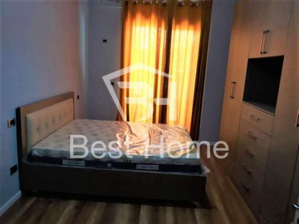 Tirane, jepet me qera apartament 1+1+BLK Kati 3, 70 m² 300 Euro (Fresk, Restorant Qesaraka)