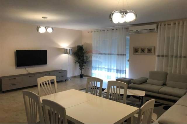 Tirane, jepet me qera apartament 2+1 Kati 1, 115 m² 700 Euro (Kodra e Diellit)