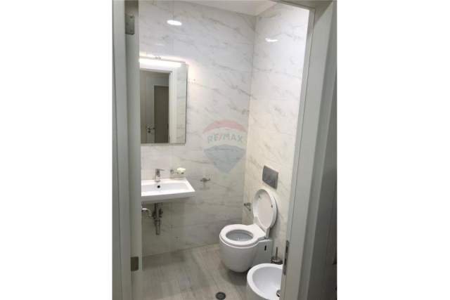 Tirane, jepet me qera apartament 2+1 Kati 1, 115 m² 700 Euro (Kodra e Diellit)