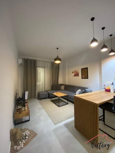 Tirane, jepet me qera apartament 1+1 Kati 5, 80 m² 700 Euro (21 Dhjetori)