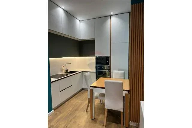 Tirane, jepet me qera apartament 1+1 75 m² 700 Euro