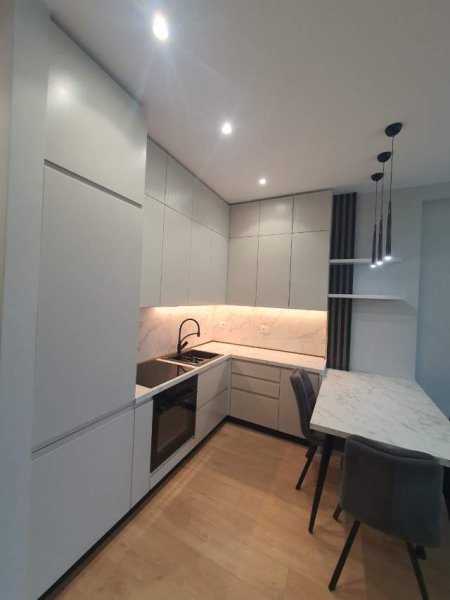 Tirane, jepet me qera apartament 3+1+BLK Kati 3, 110 m² 1.200 Euro (Rruga Hiqmet Buzi)