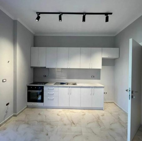 Shqiperi, jepet me qera apartament 2+1+BLK Kati 3, 110 m² 700 Euro (Rruga e Kavajes)