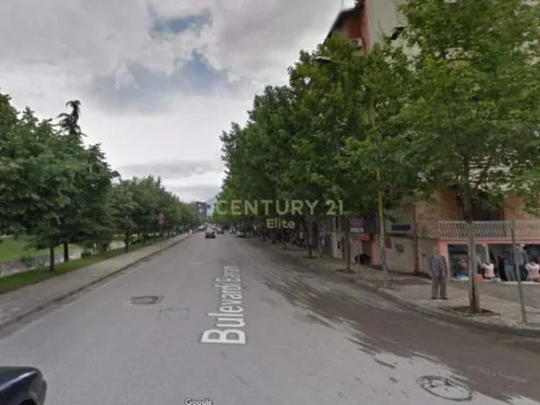 Tirane, jap me qera zyre Kati 0, 40 m² 450 Euro