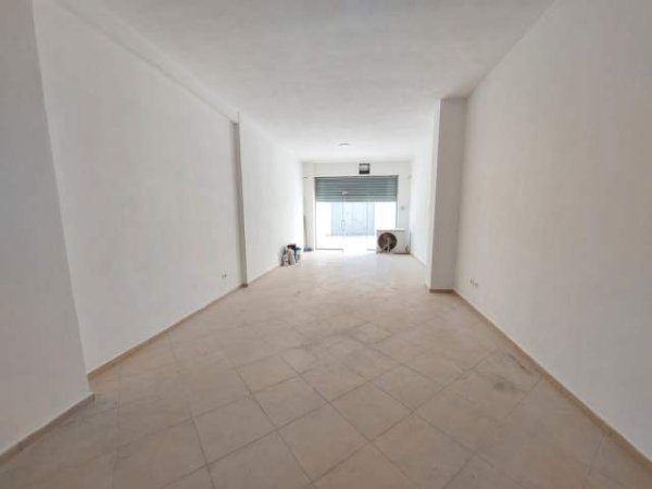 Durres, jap me qera ambjent biznesi Kati 0, 61 m² 350 Euro (Prane Gjykates, Durres)