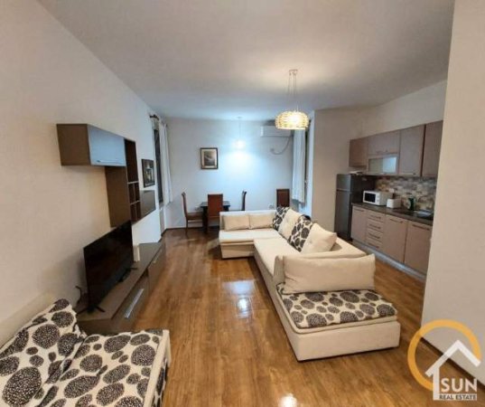 Shkoder, jepet me qera apartament 2+1 Kati 1, 95 m² 380 Euro (RRUGA OSO KUKA)