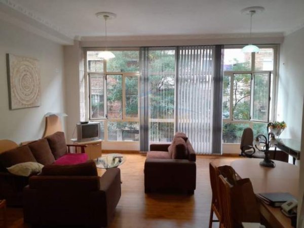 Tirane, jepet me qera zyre Kati 1, 50 m² 500 Euro (Rruga Qemal Stafa)