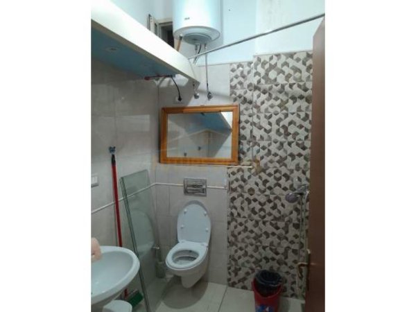 Tirane, jepet me qera zyre Kati 1, 50 m² 500 Euro (Rruga Qemal Stafa)