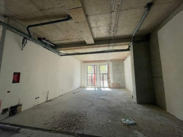 Tirane, jepet me qera zyre Kati 1, 124 m² 2.500 Euro (RRUGA E KAVAJES)