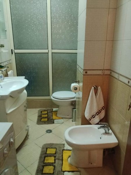 Tirane, jepet me qera apartament 1+1+BLK Kati 2, 70 m² 400 Euro (RIZA CEROVA)