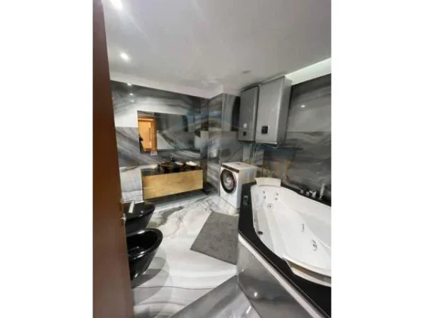 Tirane, jepet me qera apartament 2+1+BLK Kati 5, 136 m² 1.500 Euro (Rruga e Elbasanit)