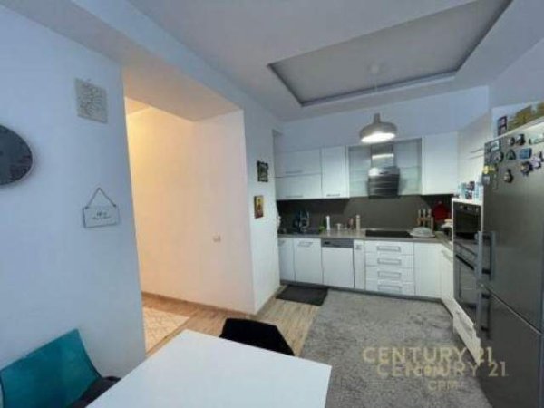 Tirane, jepet me qera apartament 2+1+A+BLK Kati 4, 112 m² 850 Euro (Kika 2, Komuna e Parisit)