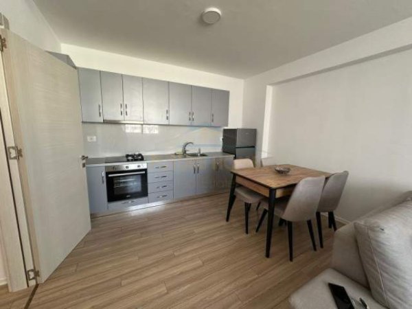 Tirane, jepet me qera apartament 2+1 Kati 2, 90 m² 480 Euro (Concord Center)