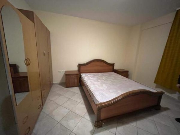 Tirane, jepet me qera apartament 1+1+BLK Kati 5, 75 m² 45.000 Leke (rruga hoxha tahsim ,te farmacia 5)