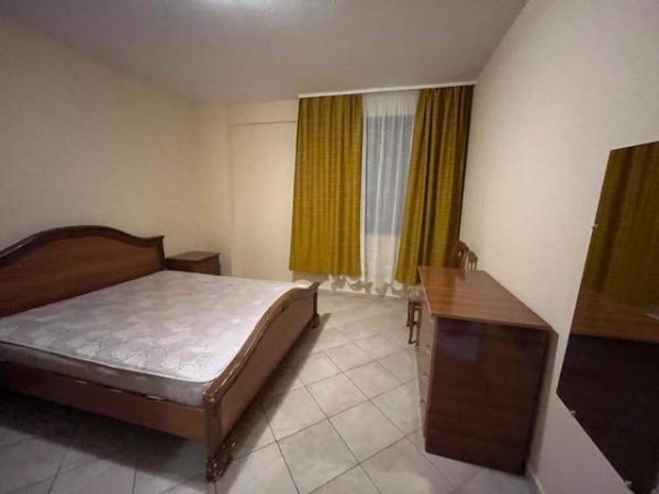 Tirane, jepet me qera apartament 1+1+BLK Kati 5, 65 m² 45.000 Leke (rruga Hoxha Tahsim)