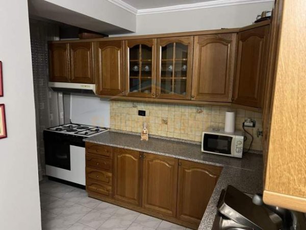 Tirane, jepet me qera apartament 1+1 Kati 3, 63 m² 500 Euro (Stadiumi Dinamo)