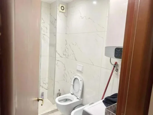 Tirane, shitet apartament 1+1