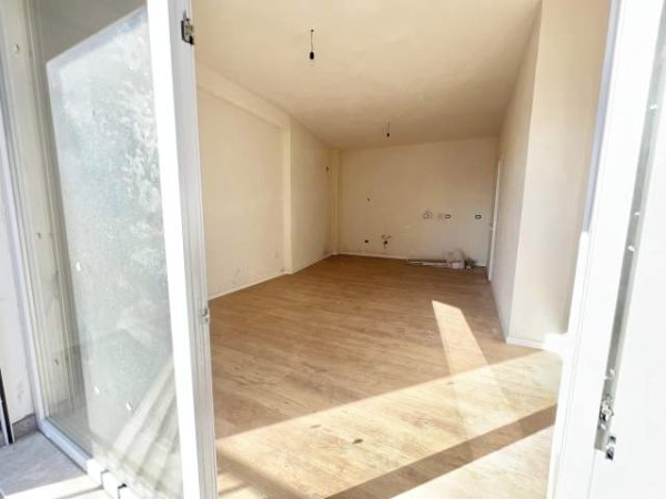Tirane, shitet apartament 1+1 80 m²  (Shkolla e Kuqe)