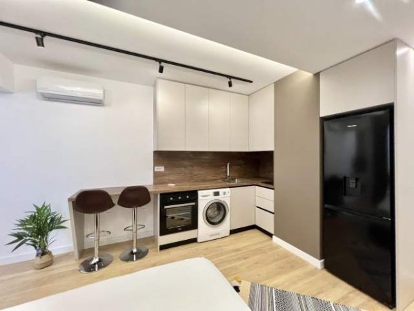 Tirane, shitet apartament 1+1 118 m²