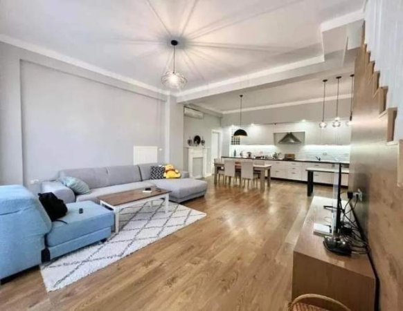 Tirane, shitet apartament 2+1 120 m²