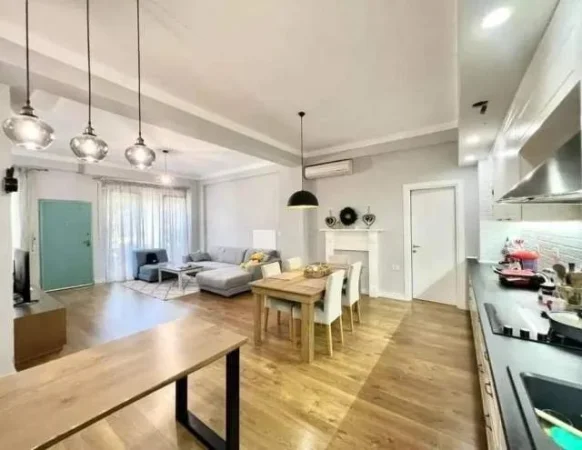 Tirane, shitet apartament 2+1 120 m²