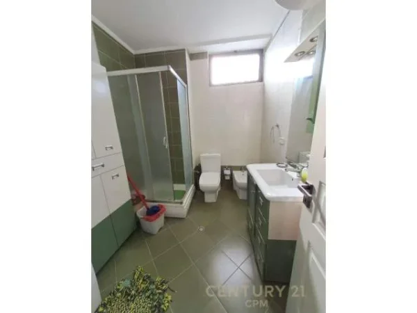 Tirane, jepet me qera apartament 110 m² 800 Euro (mine peza)