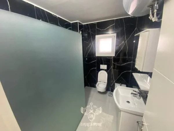 Durres, jap me qera apartament 2+1+BLK Kati 1, 99 m² 349 Euro (Zjarrfiksja Durres)