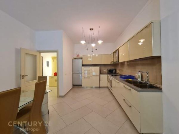 Tirane, jepet me qera apartament 125 m² 600 Euro (kopshti botanik)