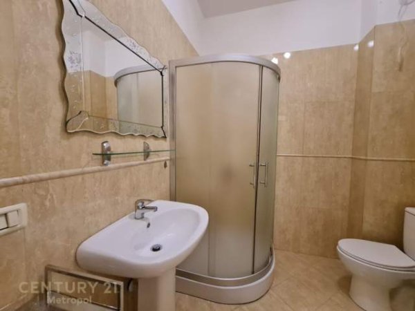 Tirane, jepet me qera apartament 125 m² 600 Euro (kopshti botanik)