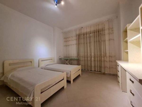 Tirane, jepet me qera apartament 125 m² 600 Euro (kopshti botanik)