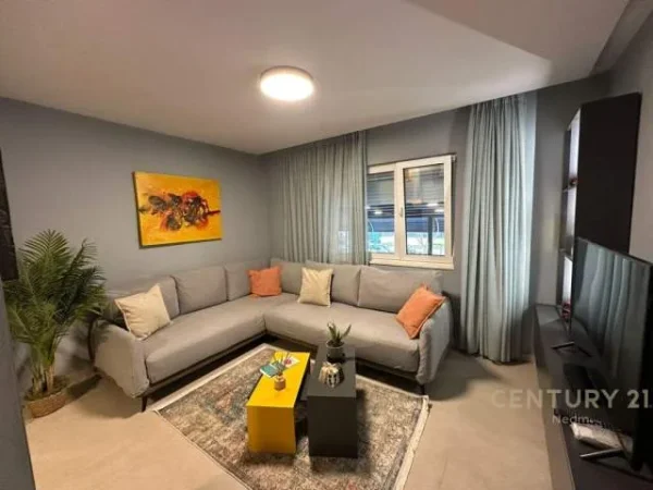 Tirane, jepet me qera apartament 2+1+BLK 85 m² 650 Euro