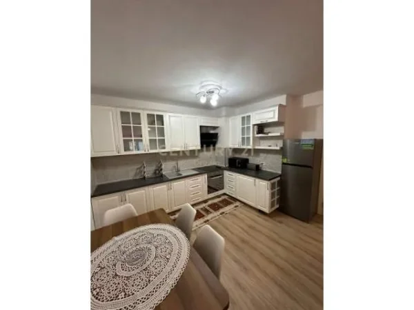 Tirane, jepet me qera apartament 2+1+BLK 100 m² 800 Euro