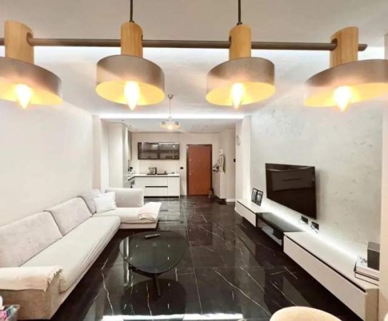 Tirane, shitet apartament Kati 3, 72 m² 125.000 Euro