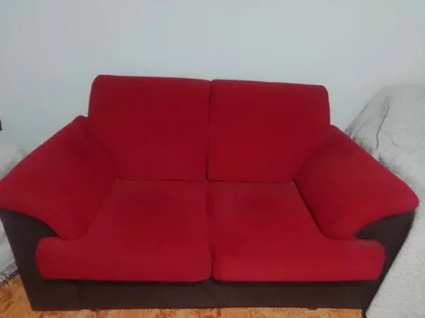 Tirane, Shes dy kolltuke dhe nje divan dysh 15.000 Leke