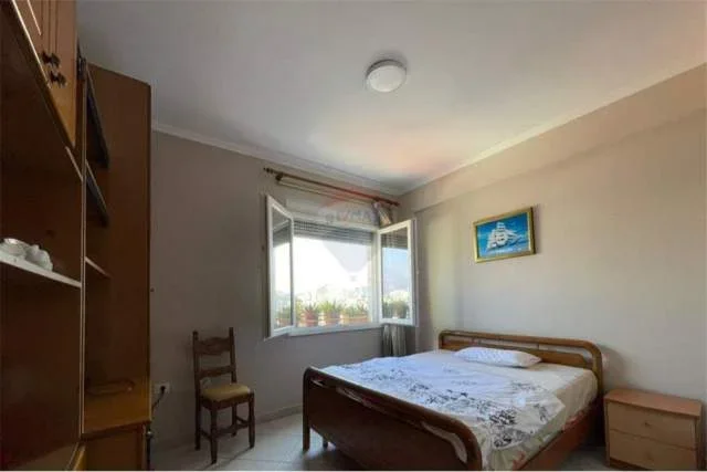Tirane, jepet me qera apartament 3+1 Kati 9, 107 m² 650 Euro (Rruga e Durresit)